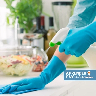 Cómo se prepara el alcohol con agua para sanitizar